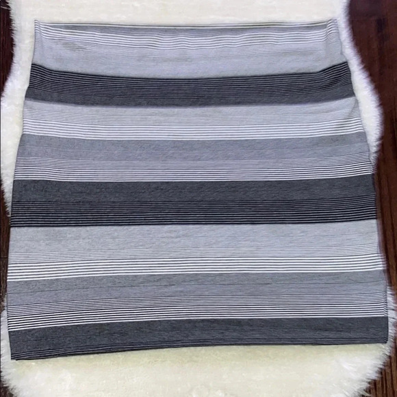 Thyme maternity  mini skirt XL - Picture 8 of 8